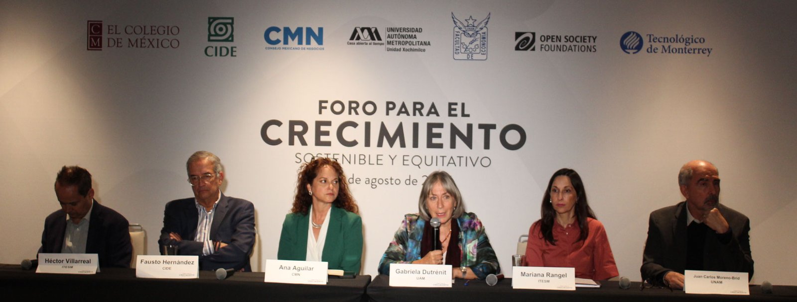 Panel inaugural del Foro para Crecer